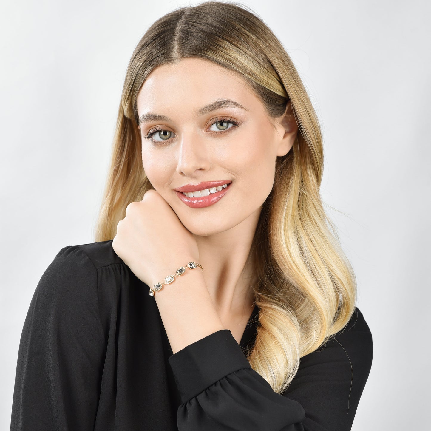 IP PULSERA DE ACERO DORADO PARA MUJER CON CRISTALES BLANCOS