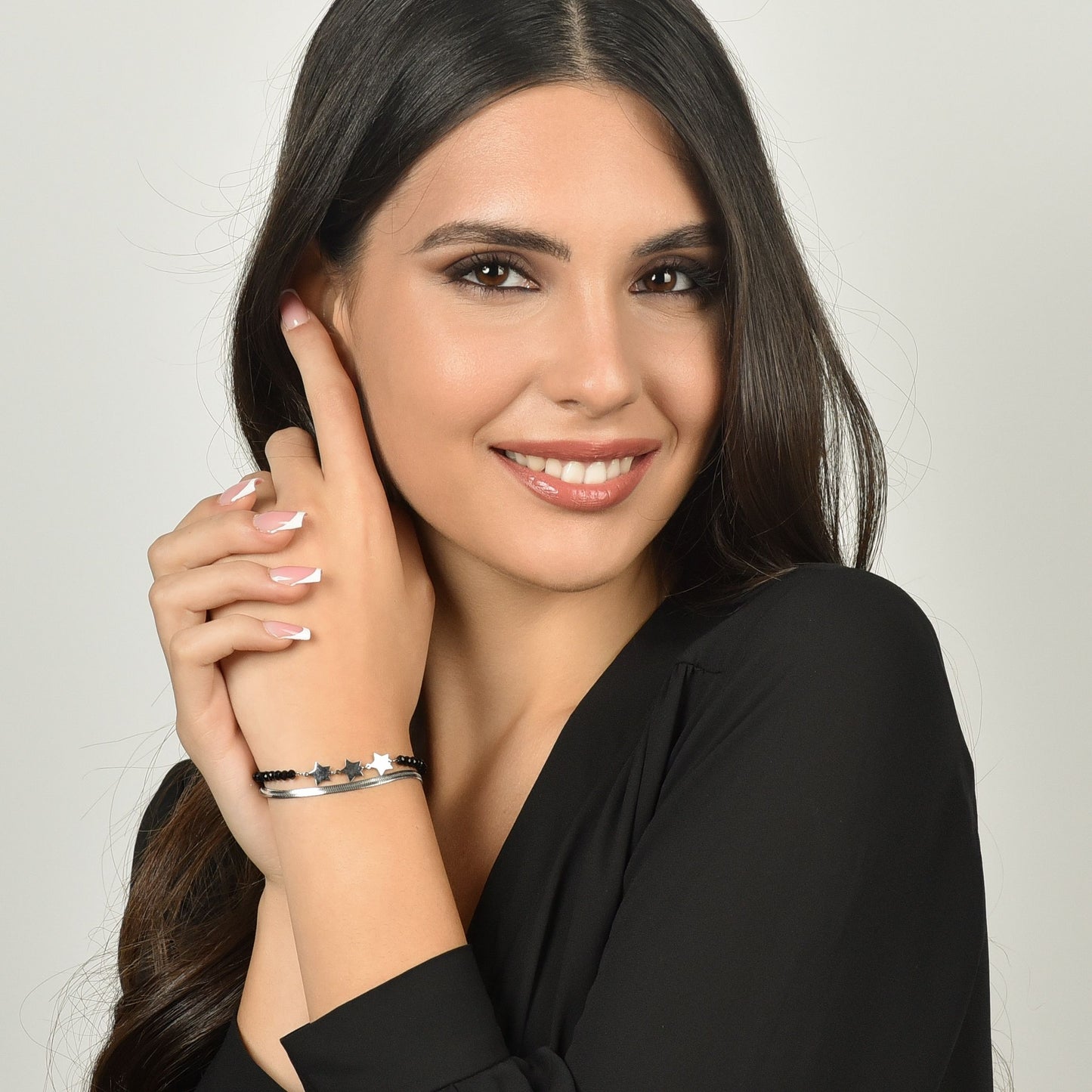 PULSERA MULTIFILAR DE ACERO PARA MUJER CON CRISTALES NEGROS Y ESTRELLAS