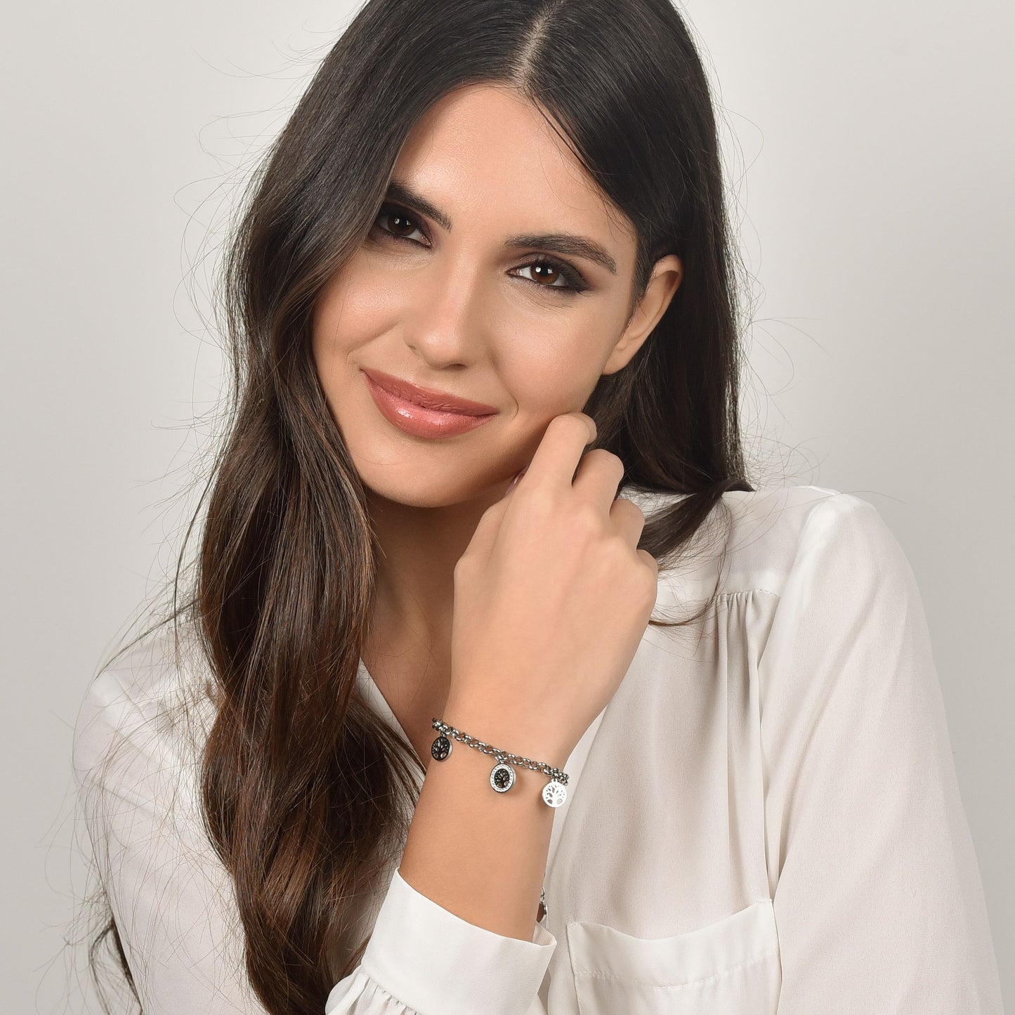 PULSERA DE ACERO PARA MUJER CON ÁRBOL DE LA VIDA Y CRISTALES BLANCOS