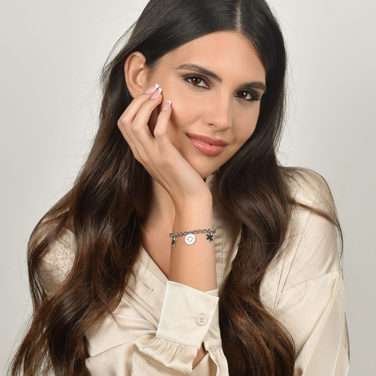 PULSERA DE ACERO PARA MUJER CON FLOR DE LA VIDA Y CRISTALES BLANCOS