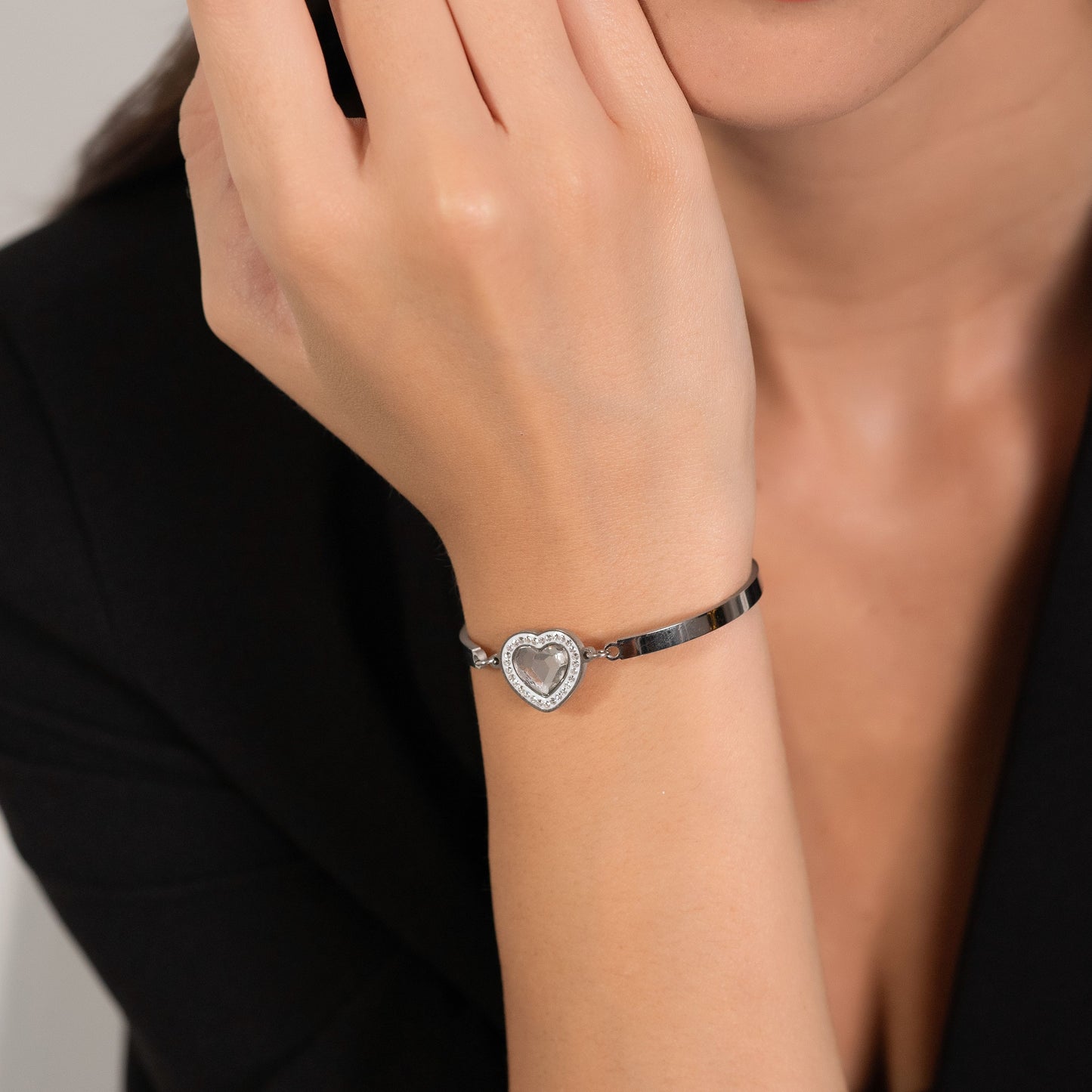 PULSERA DE MUJER DE ACERO CON CORAZÓN DE CRISTAL BLANCO