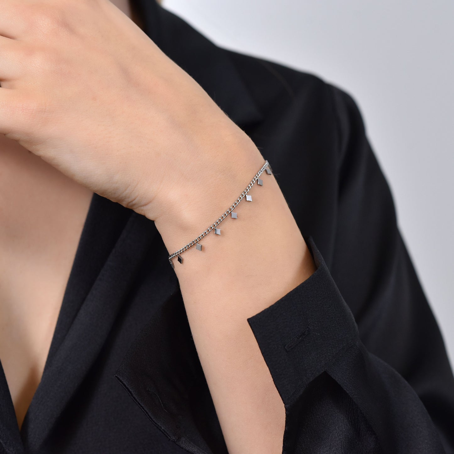 BRAZALETE DE ACERO CON DIAMANTES PARA MUJER