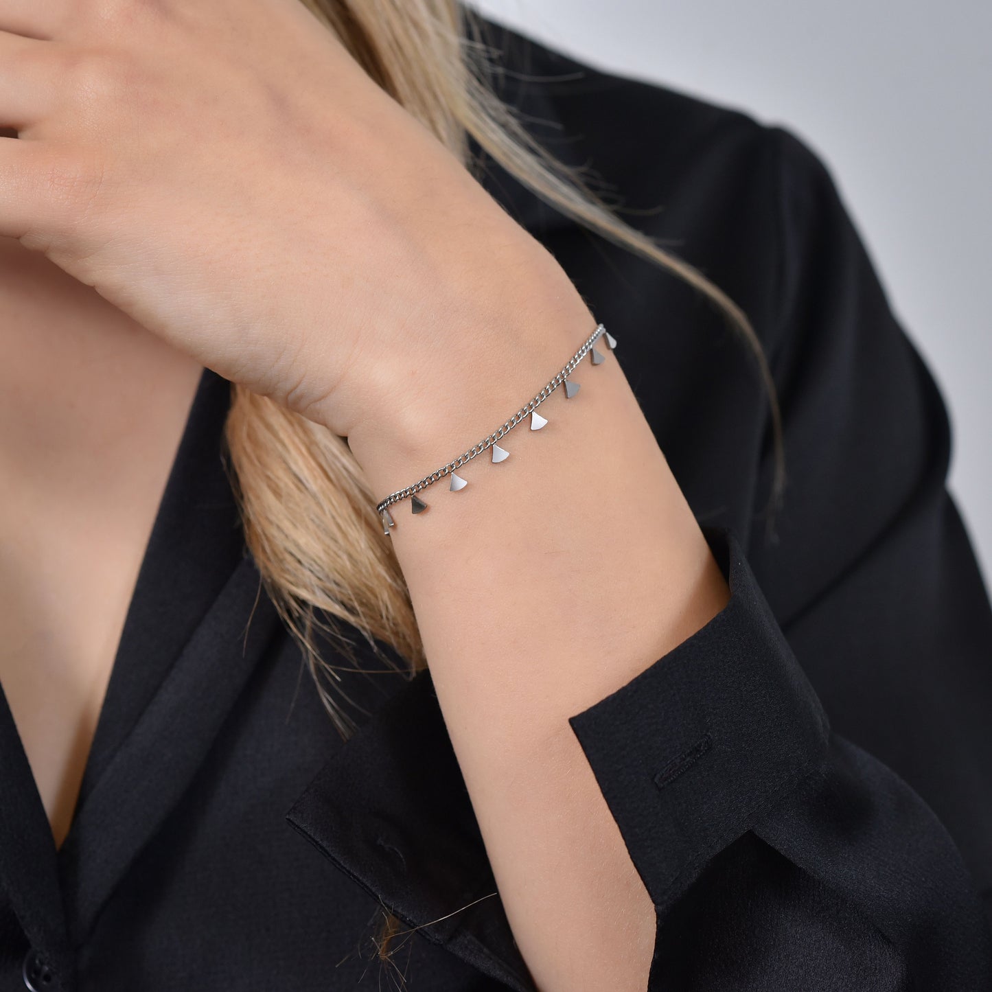 PULSERA DE ACERO PARA MUJER CON TRIÁNGULOS