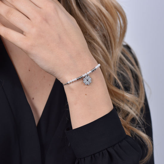 PULSERA DE ACERO PARA MUJER CON PERLAS Y TRÉBOL DE CUATRO HOJAS
