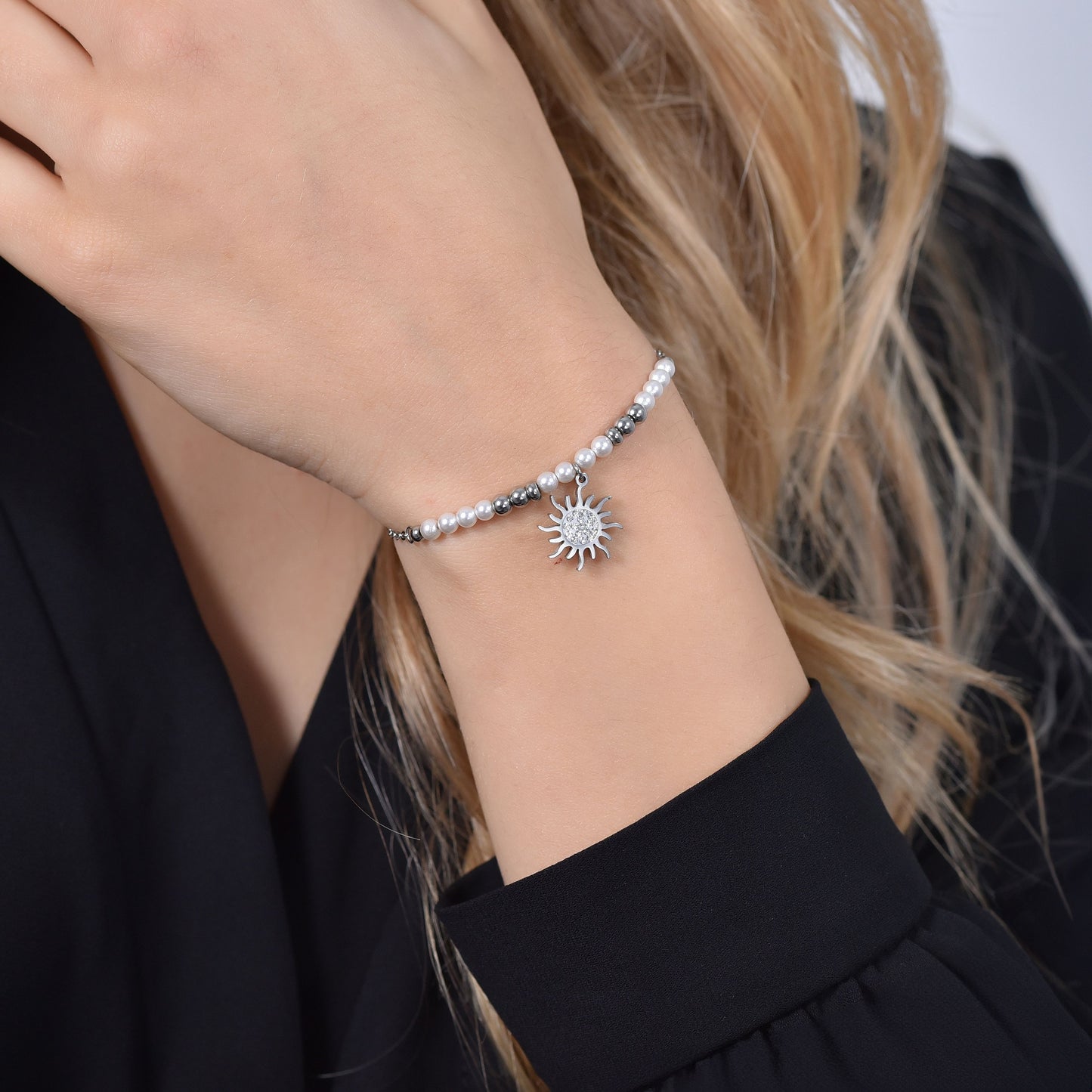 PULSERA DE ACERO PARA MUJER CON PERLAS Y SOL