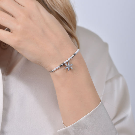 BRACCIALE DONNA IN ACCIAIO CON PERLE SINTETICHE E FIORE DELLA VITA