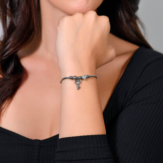 PULSERA DE MUJER DE ACERO CON LLAVE Y CRISTAL