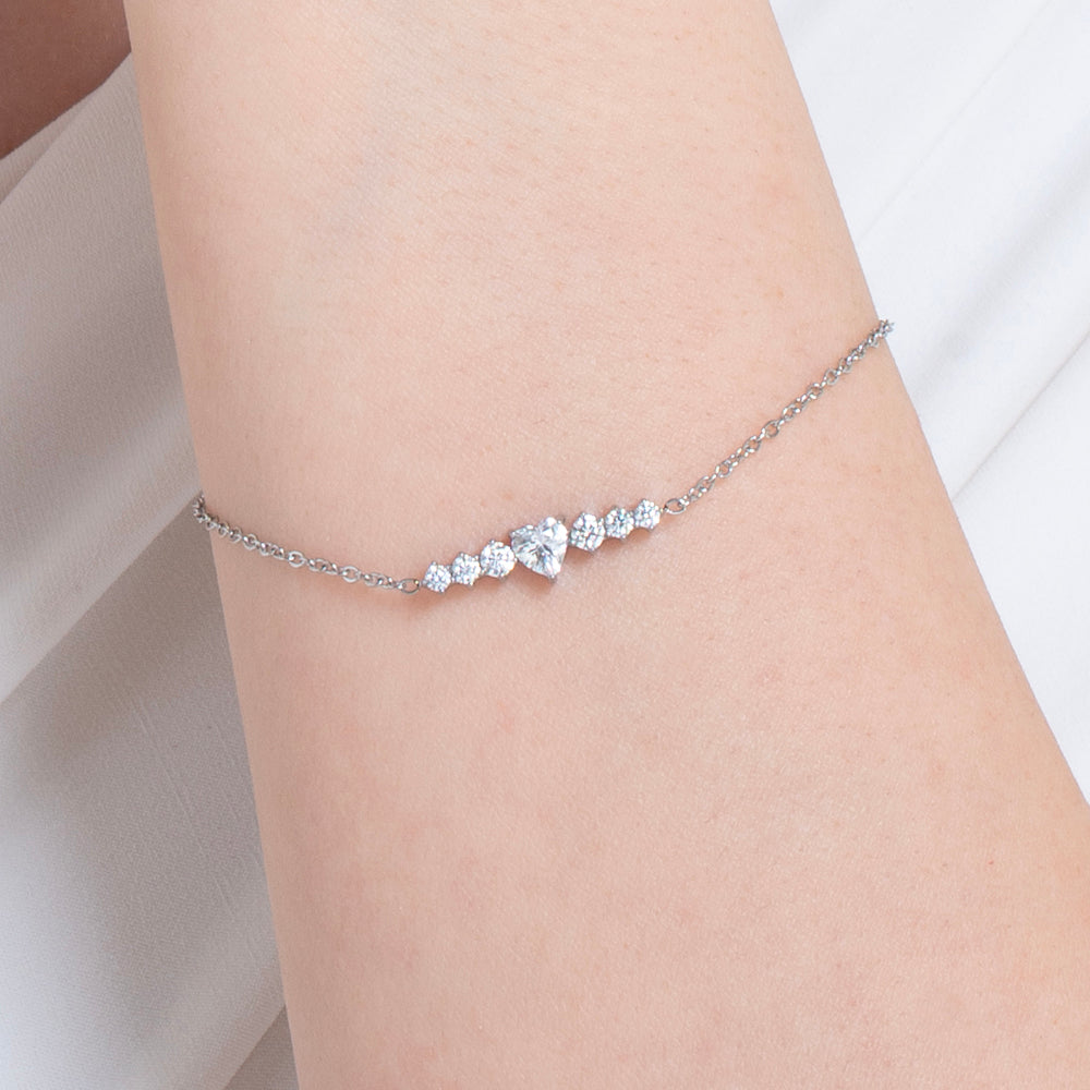 PULSERA DE ACERO PARA MUJER CON CORAZÓN Y CRISTALES BLANCOS