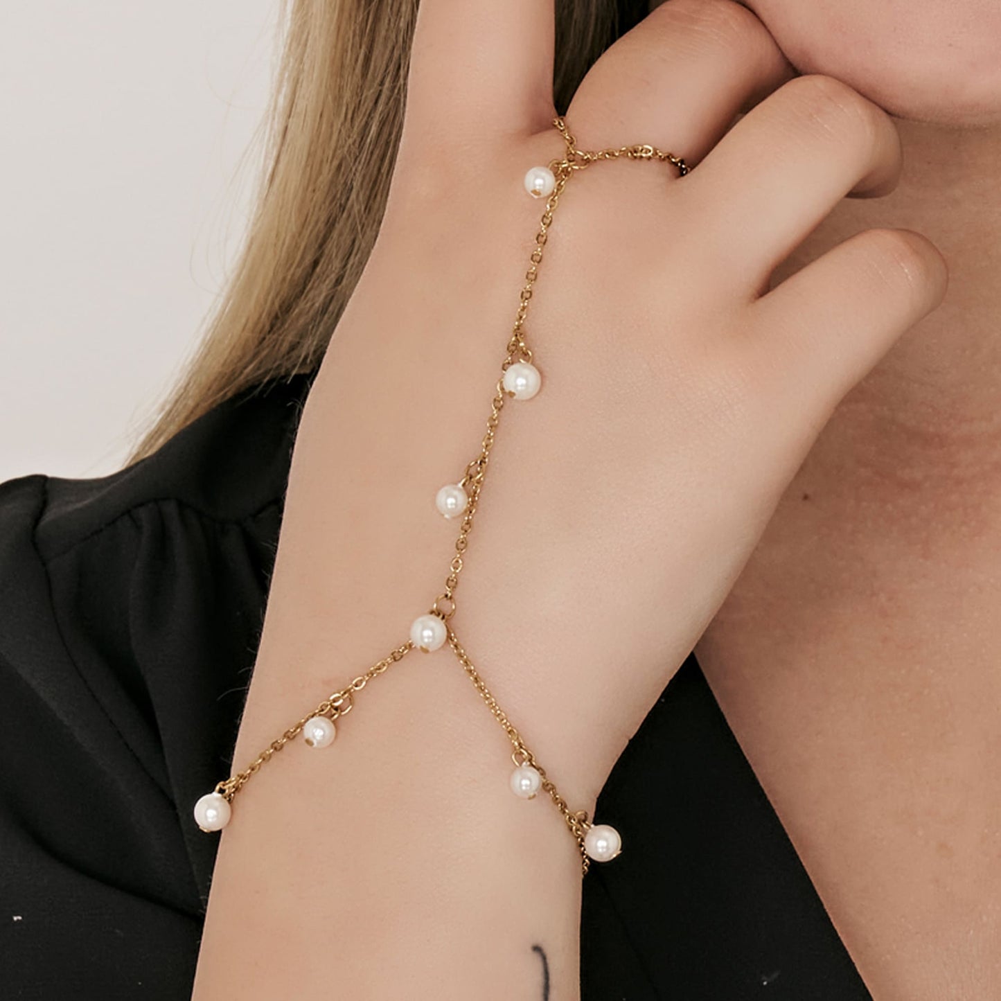 PULSERA DE ACERO PARA MUJER CON PERLAS BLANCAS