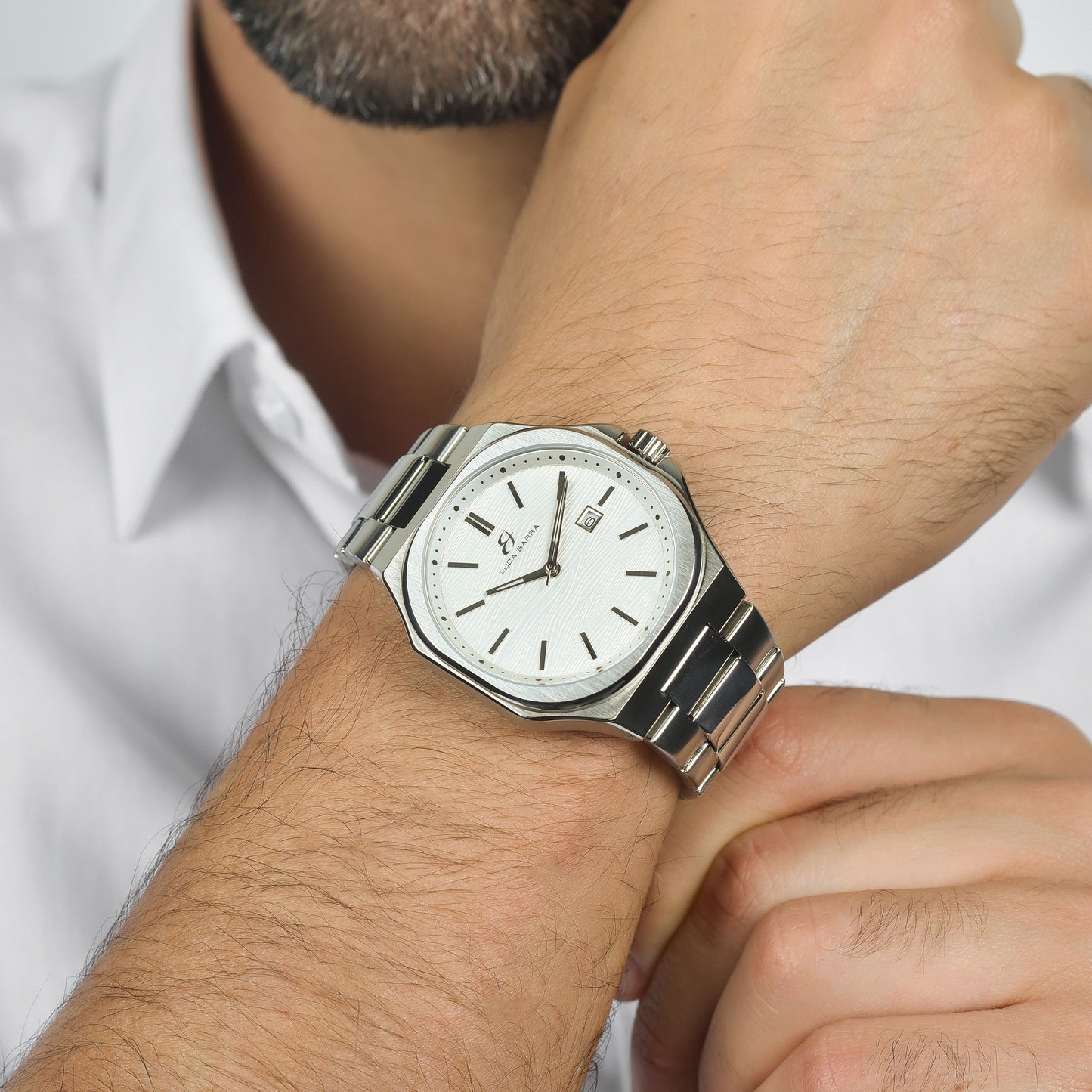 RELOJ DE ACERO PARA HOMBRE ESFERA BLANCA, DETALLES PLATEADOS