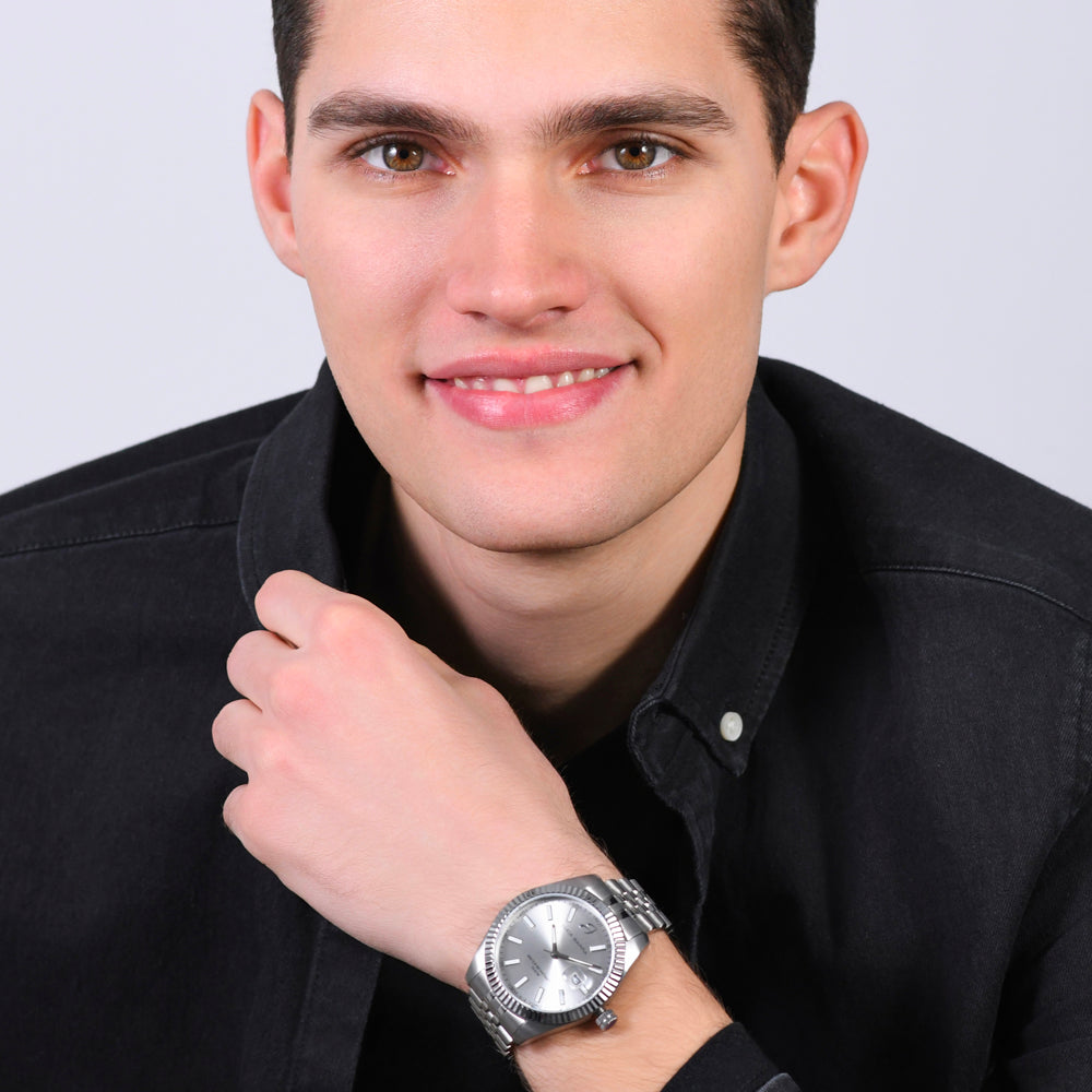 RELOJ DE HOMBRE DE ACERO CON BISEL MOLETEADO