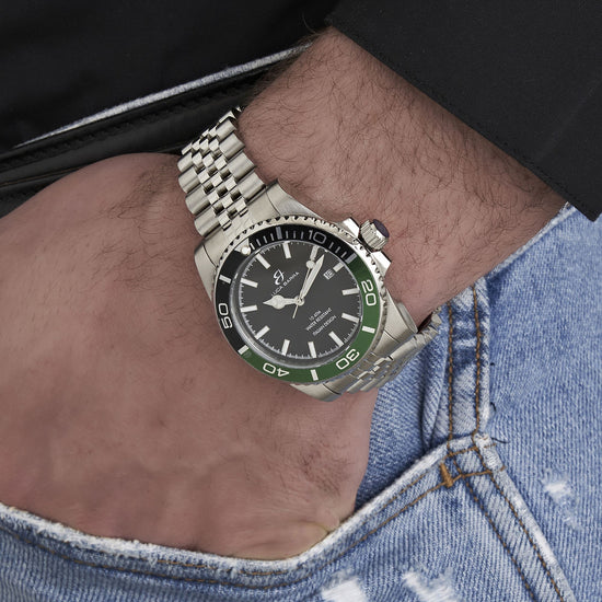 RELOJ CON CAJA DE ACERO ESFERA NEGRA BISEL NEGRO Y VERDE