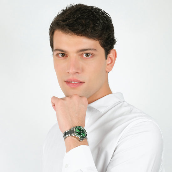 RELOJ CON CAJA DE ACERO BISEL VERDE ESFERA VERDE