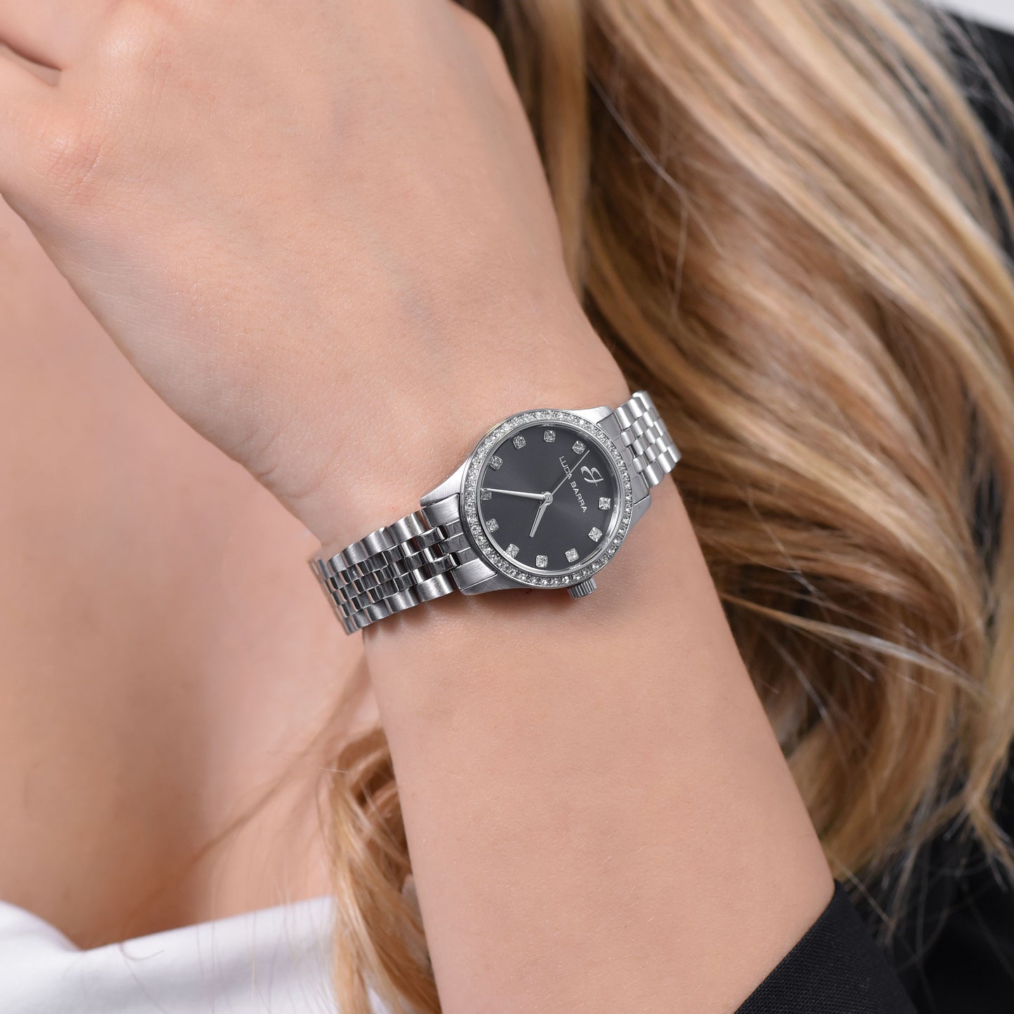 RELOJ DE ACERO PARA SEÑORA CON ESFERA NEGRA Y BISEL DE CRISTAL BLANCO