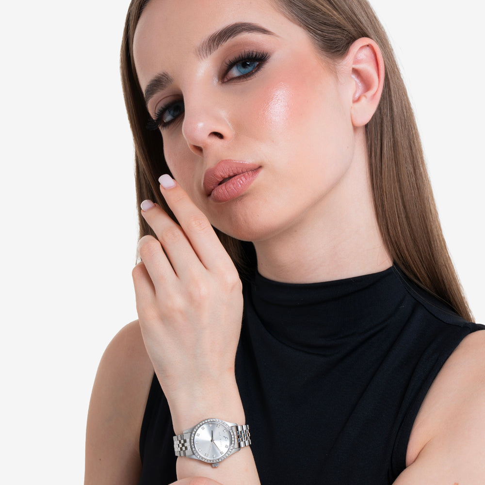 RELOJ DE ACERO PARA SEÑORA CON ESFERA PLATEADA Y BISEL DE CRISTAL BLANCO