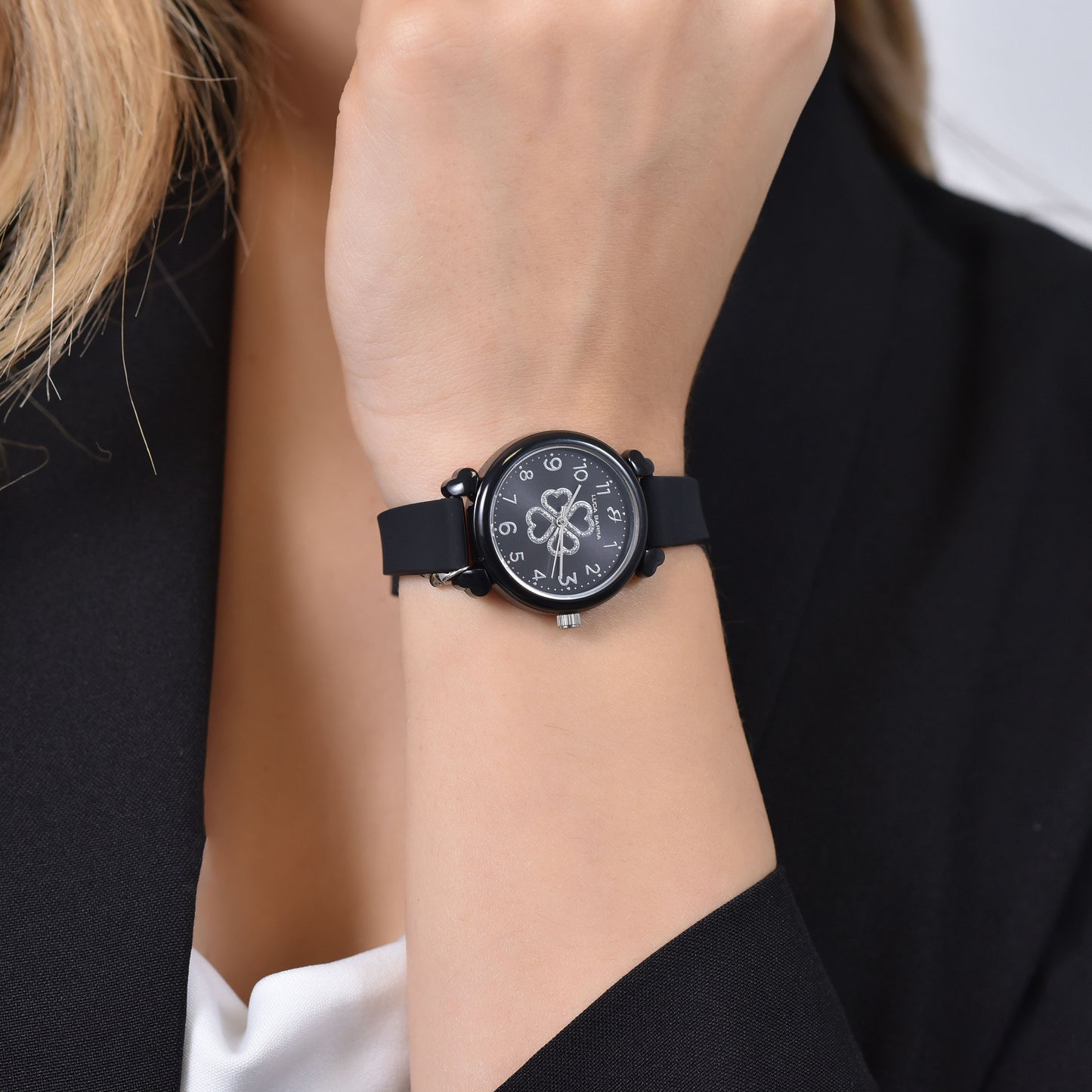 RELOJ DE MUJER DE SILICONA NEGRA CON TRÉBOL DE CUATRO HOJAS