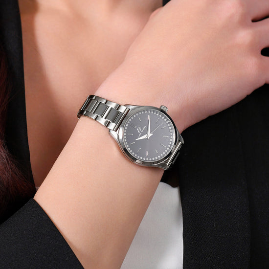 RELOJ DE ACERO PARA MUJER CON BISEL NEGRO Y CRISTALES BLANCOS