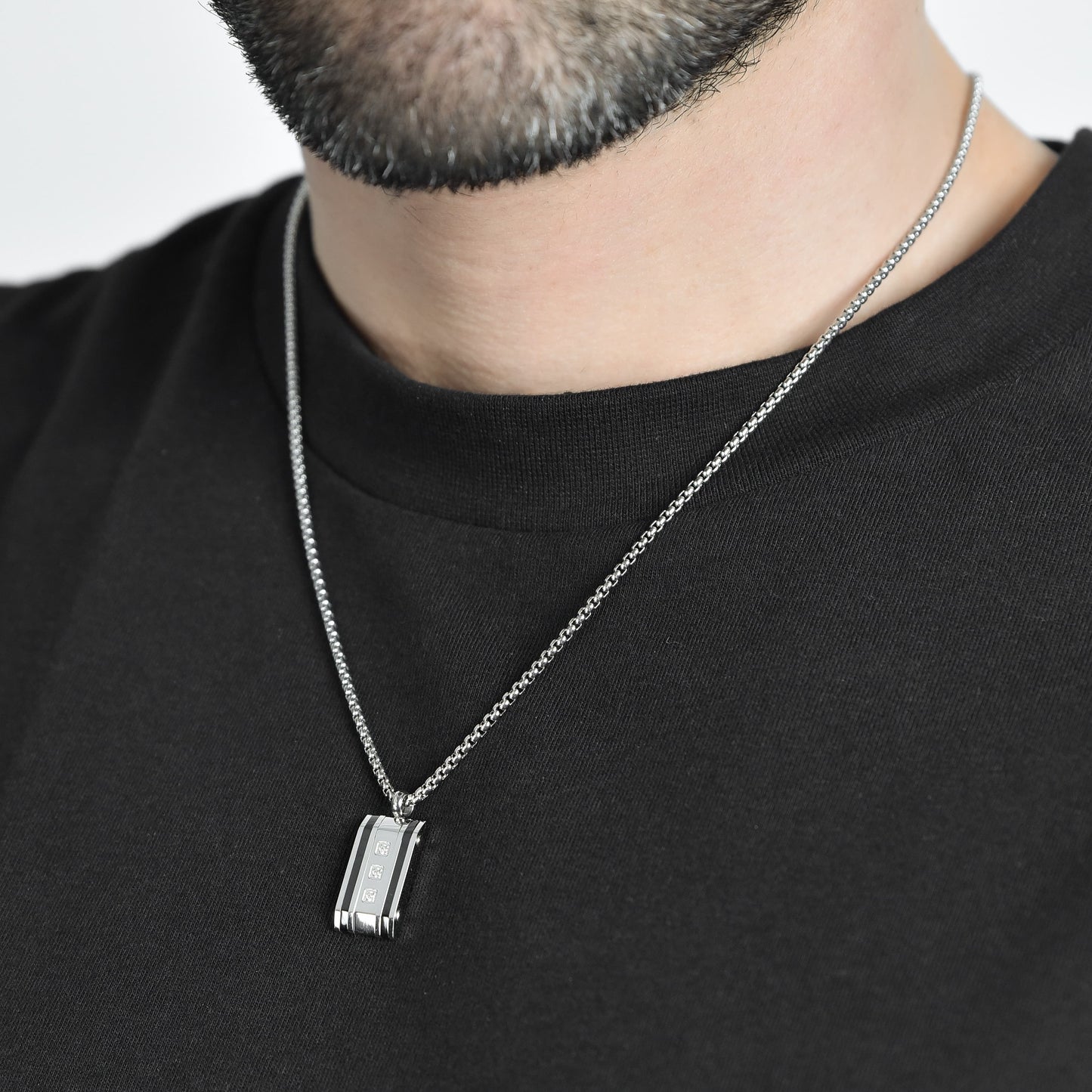 COLLAR DE ACERO PARA HOMBRE CON PLACA DE CRISTAL BLANCO