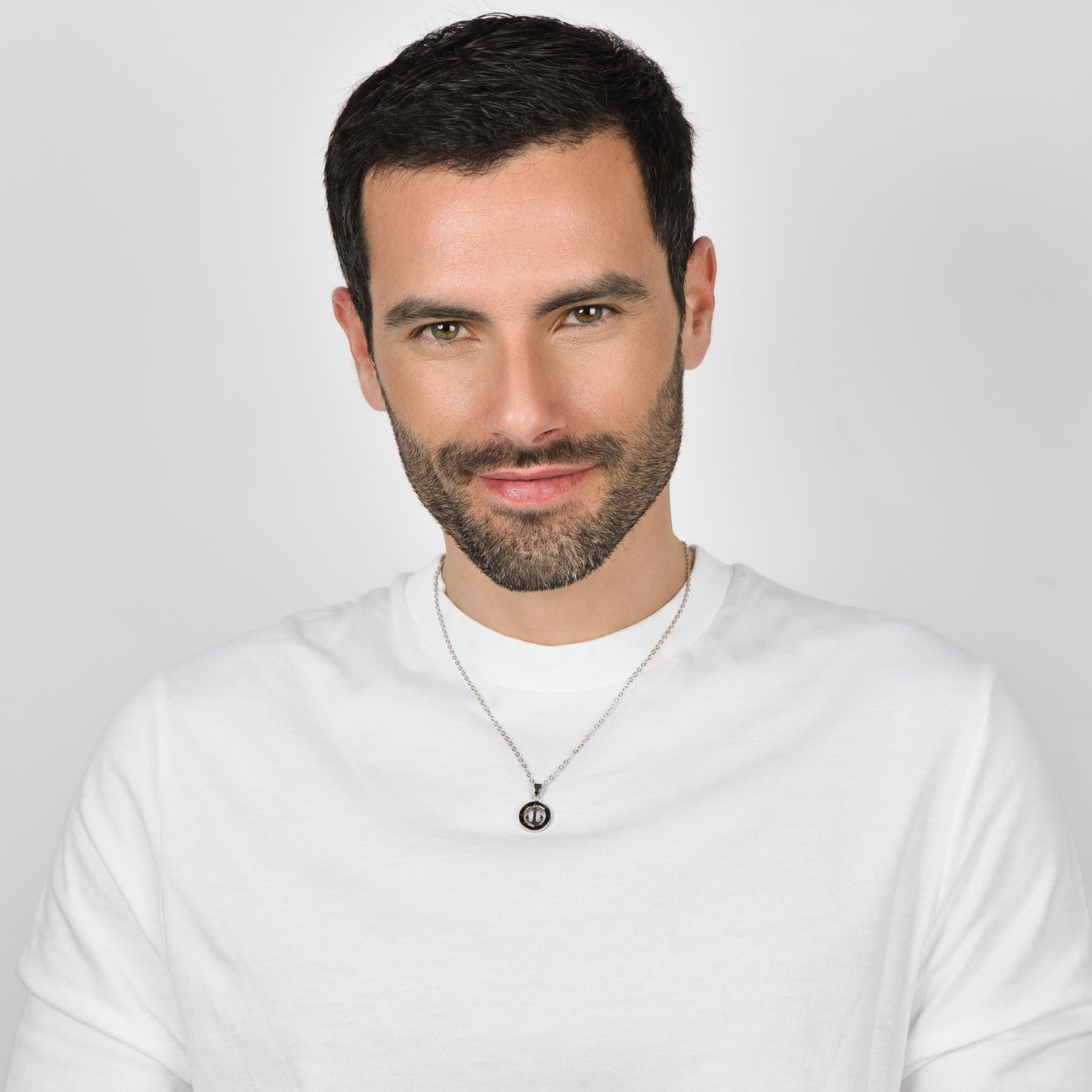 COLLAR DE HOMBRE DE ACERO CON ANCLA ESMALTADA NEGRA