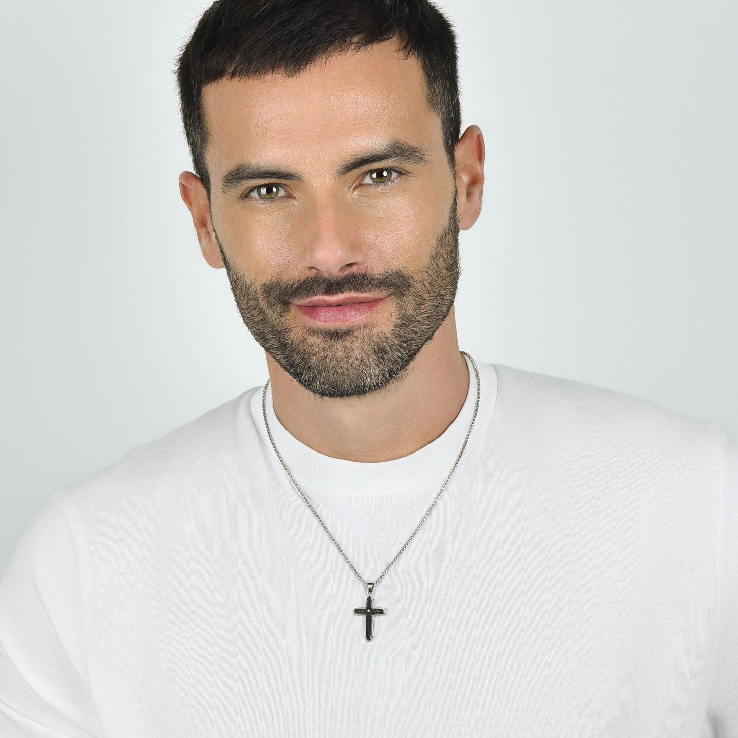 COLLAR CRUZ DE ACERO PARA HOMBRE CON IP NEGRO