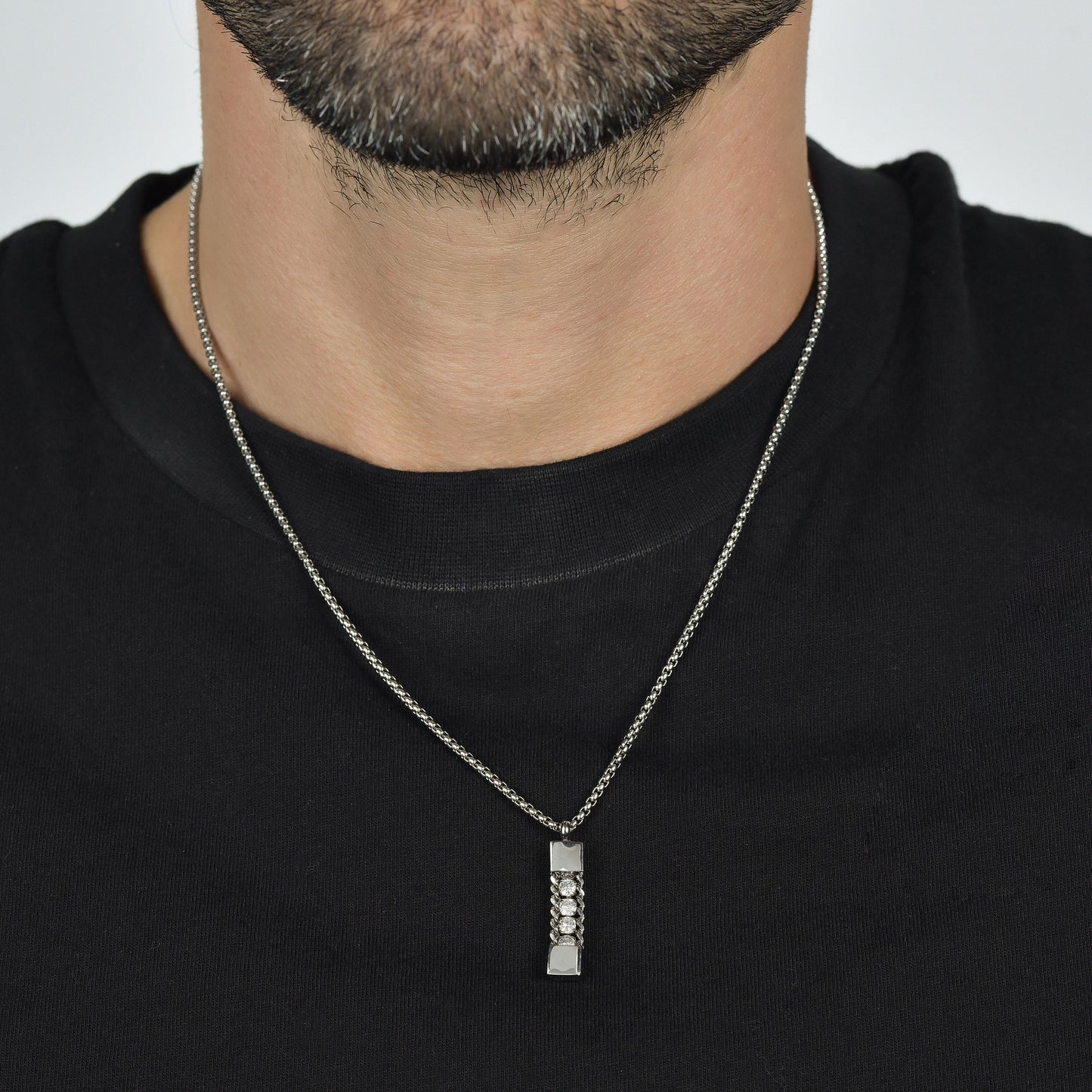 COLLAR ELEMENTO DE ACERO PARA HOMBRE CON CRISTALES BLANCOS