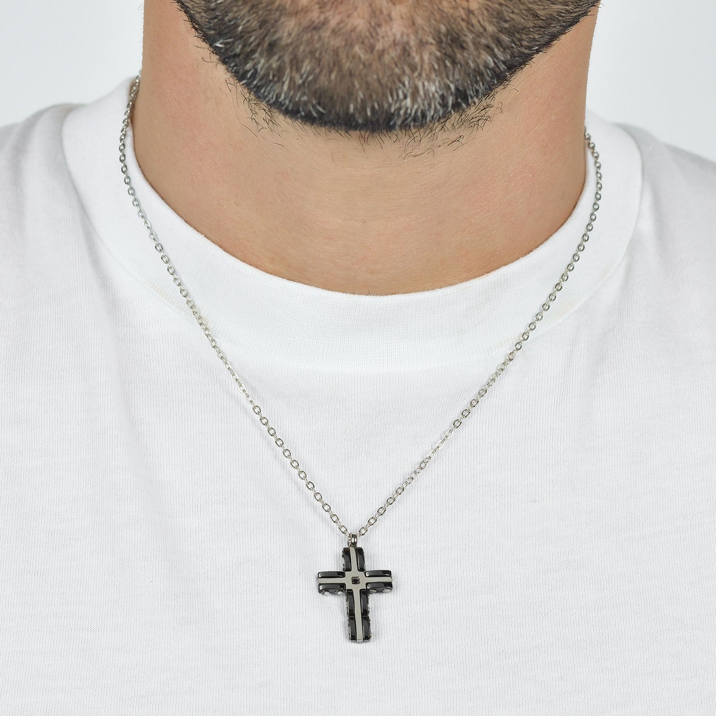 COLLAR CRUZ DE HOMBRE EN ACERO Y CERÁMICA NEGRA