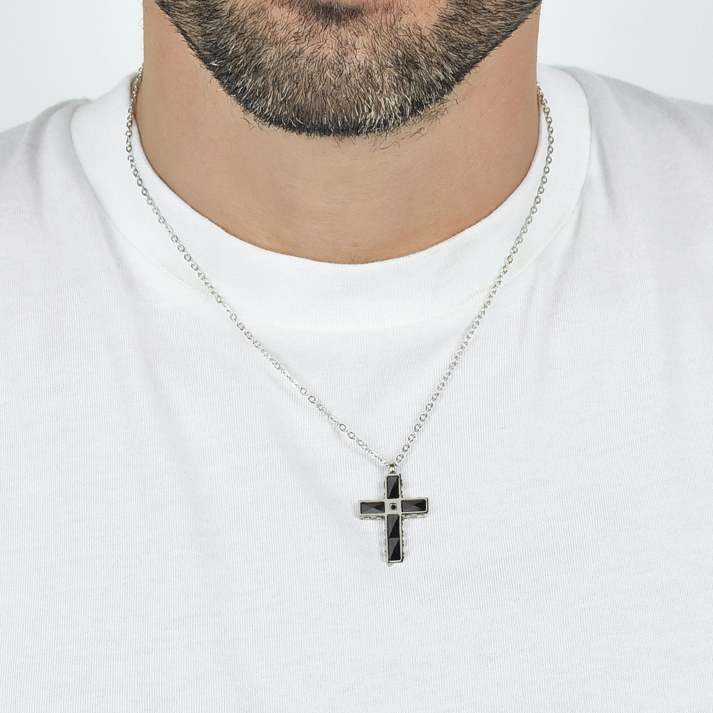 COLLAR CRUZ DE HOMBRE DE ACERO Y CERÁMICA NEGRA CON CRISTAL NEGRO