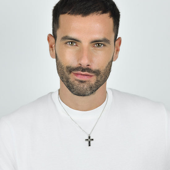 COLLAR CRUZ DE HOMBRE DE ACERO Y CERÁMICA NEGRA CON CRISTAL NEGRO