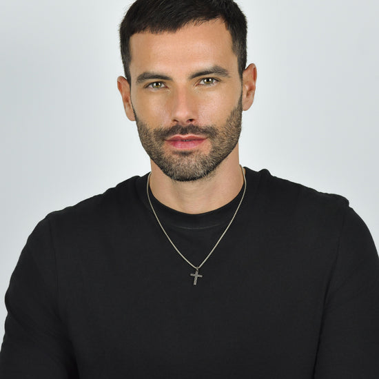 COLLAR CRUZ DE HOMBRE DE ACERO CON CRISTALES NEGROS