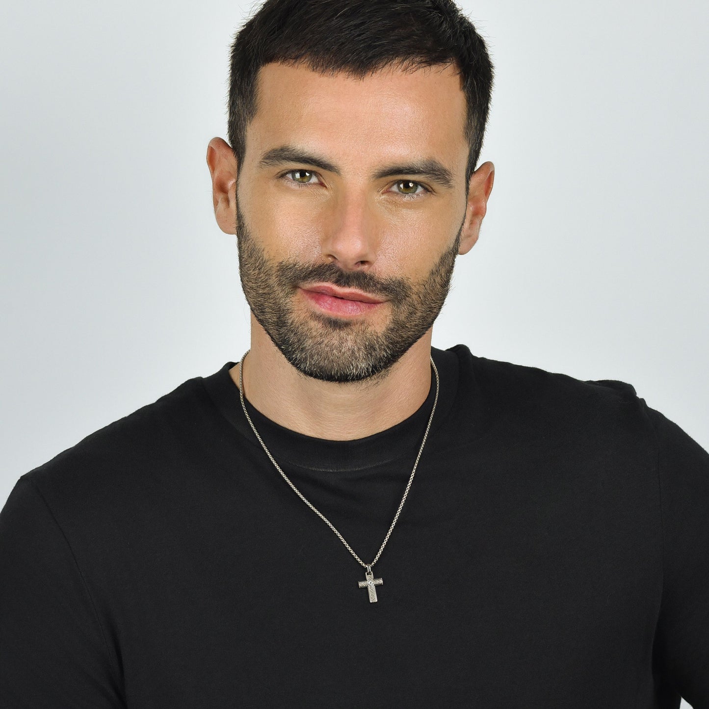 COLLAR DE ACERO PARA HOMBRES CON CRUZ