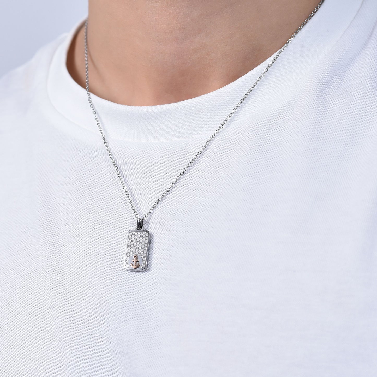 COLLAR DE ACERO PARA HOMBRES CON ANCLA ROSA IP