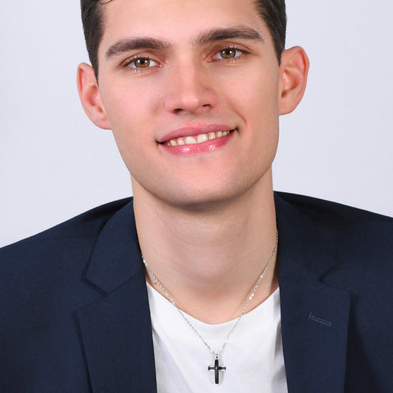 HOMBRE COLLAR DE ACERO CRUZ IP NEGRO Y CIRCONIO CÚBICO