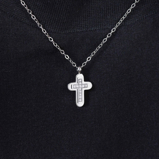 COLLAR DE HOMBRE CON CRUZ DE ACERO Y CIRCONITA BLANCA