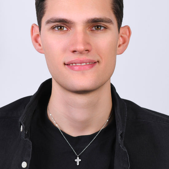 COLLAR DE HOMBRE CON CRUZ DE ACERO Y CIRCONITA BLANCA