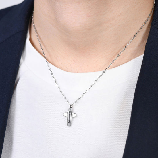 COLLAR DE HOMBRE CON CRUZ DE ACERO Y CIRCONITA NEGRA