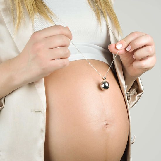 COLLAR DE LLAMADA DE ÁNGEL DE ACERO, COLGANTE DE METAL CON CORAZÓN DE ROSA