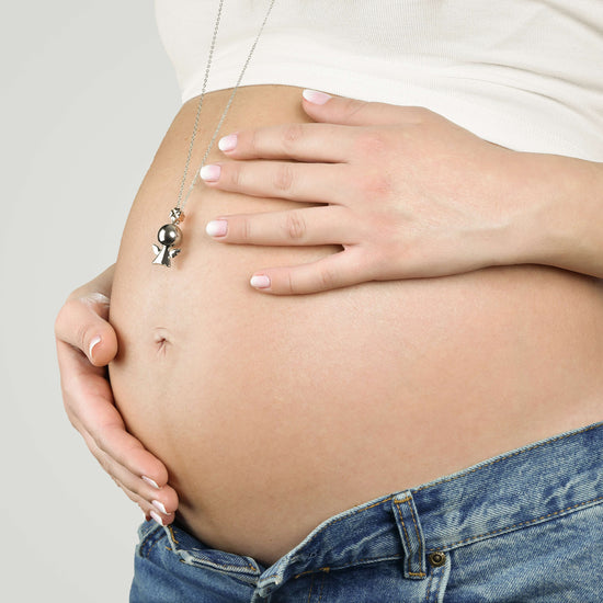COLLAR DE LLAMADA DE ÁNGEL DE ACERO, ÁNGEL DE METAL CON TRÉBOL DE CUATRO HOJAS ROSA