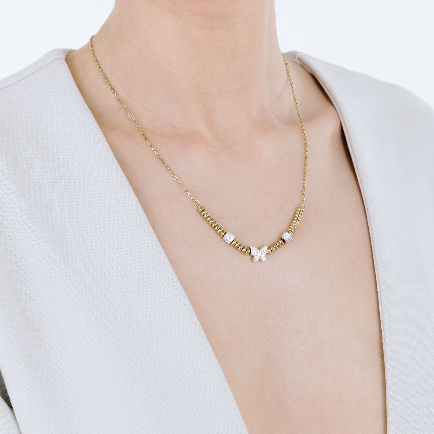 IP COLLAR DE ACERO DORADO CON MARIPOSA DE CRISTAL BLANCO