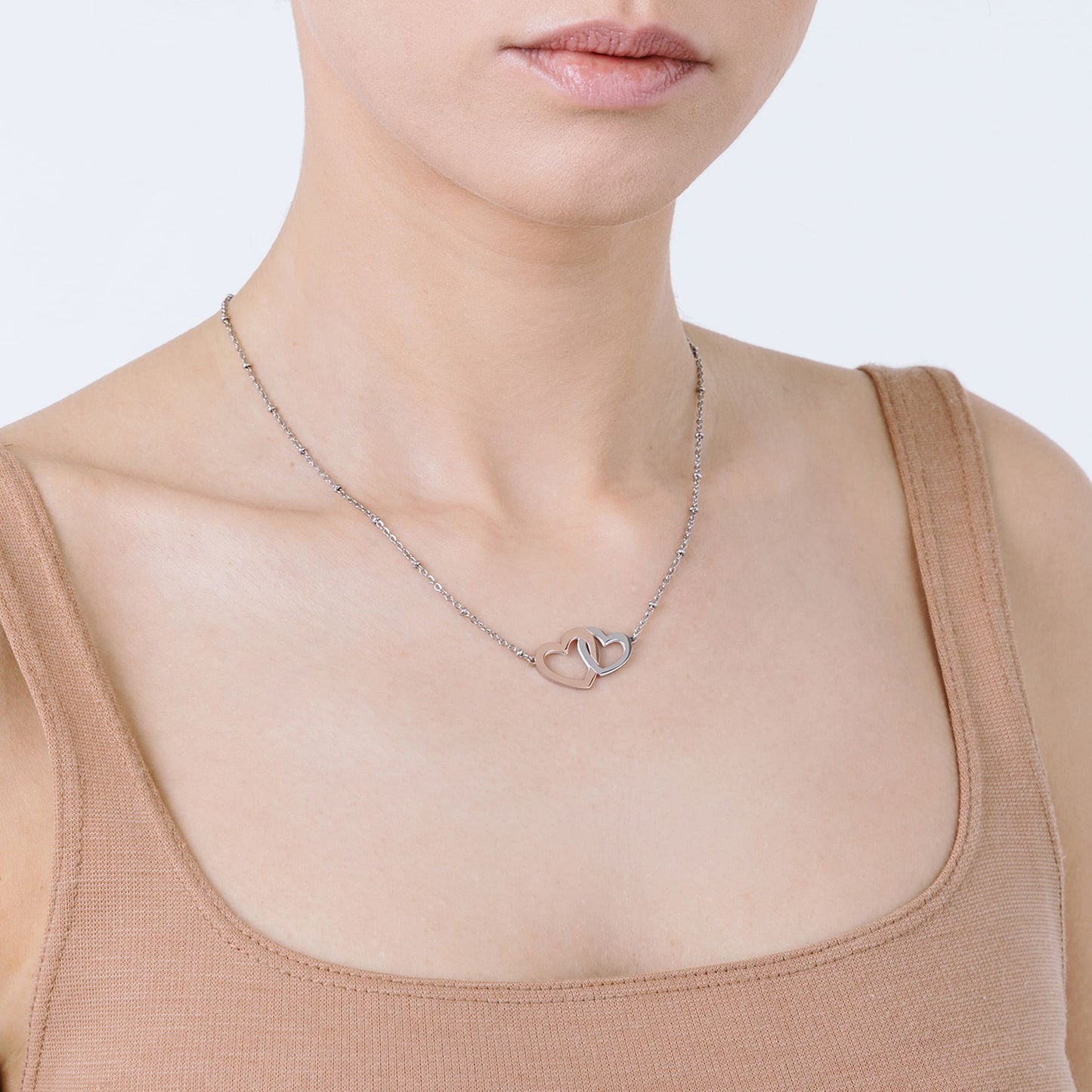 COLLAR DE ACERO CON CORAZONES DE ACERO Y ROSAS DE ACERO IP