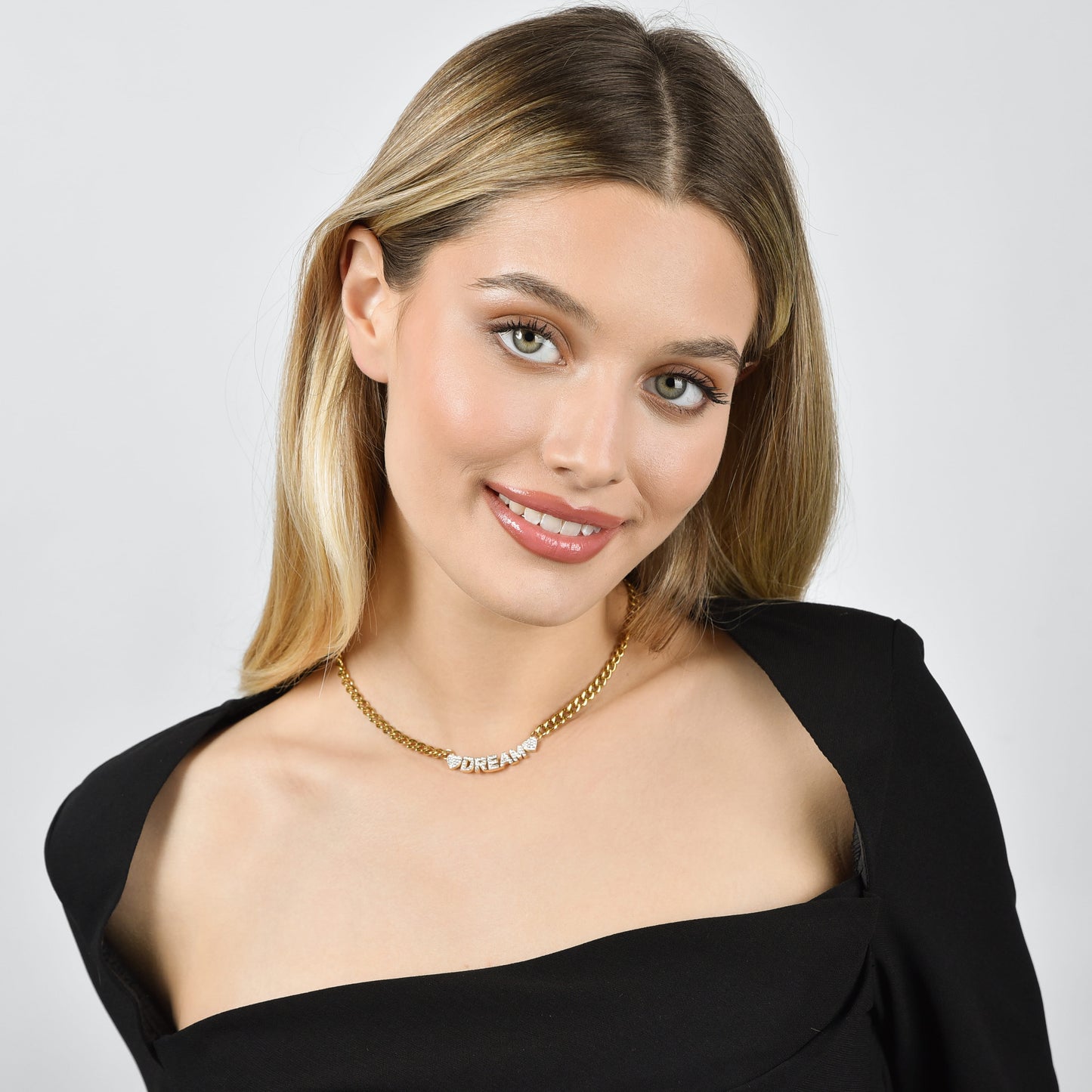 COLLAR DE SUEÑOS DE ACERO DORADO CON CRISTALES BLANCOS