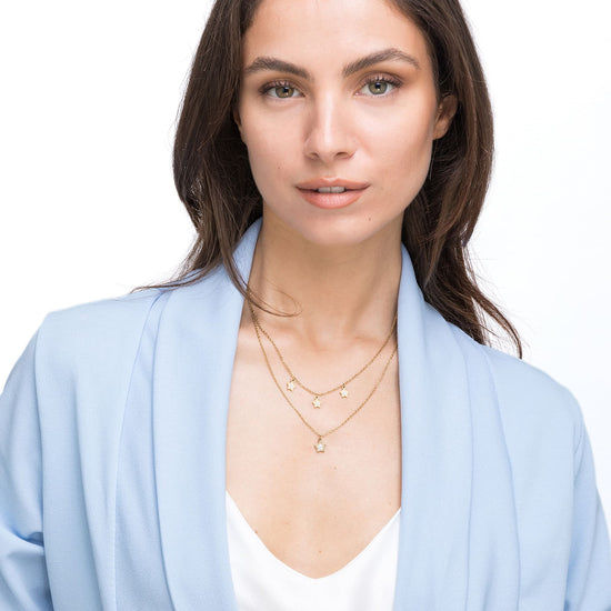 IP COLLAR DE ACERO DORADO PARA MUJER CON ESTRELLAS Y CRISTALES BLANCOS