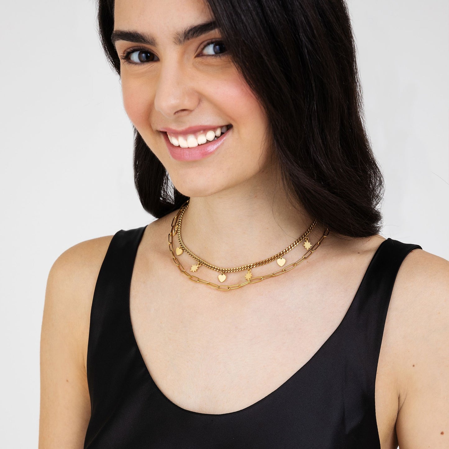 COLLAR DE ACERO IP DE ORO DE VARIAS VUELTAS CON ESTRELLAS Y CORAZONES