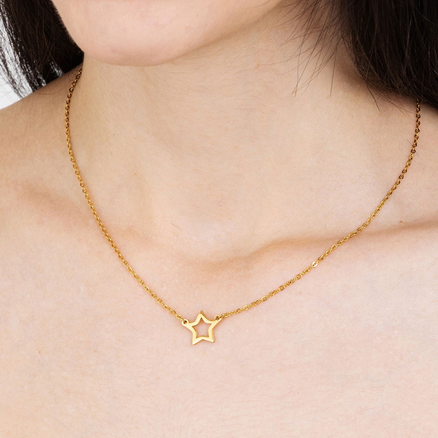 COLLAR DE ACERO IP DE MUJER CON ESTRELLA DE ORO