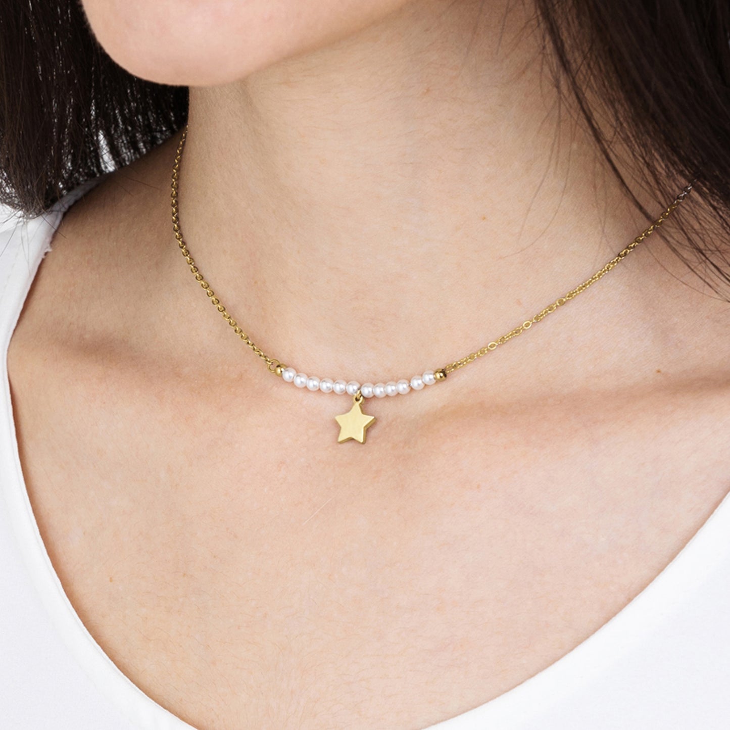 IP COLLAR DE ACERO DORADO PARA MUJER CON ESTRELLA Y PERLAS BLANCAS