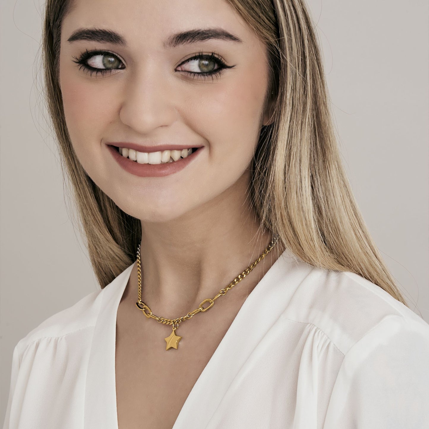 IP COLLAR DE ACERO DORADO PARA MUJER CON COLGANTE DE ESTRELLA