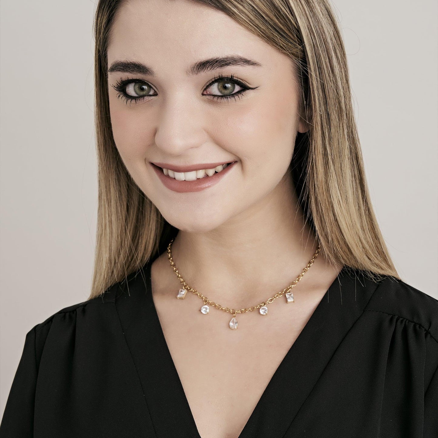 COLLAR DE MUJER EN ACERO ORO IP CON CRISTALES BLANCOS Colgantes Luca Barra
