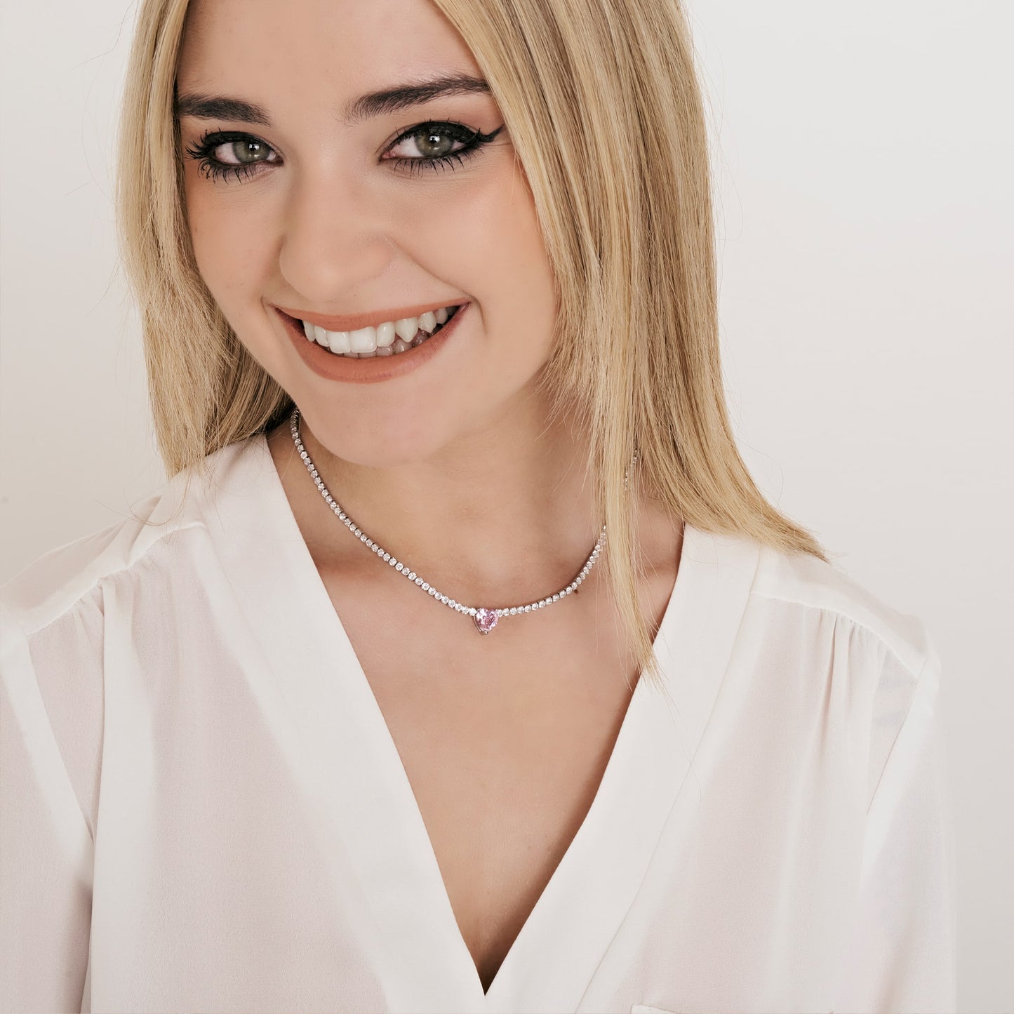 COLLAR DE ACERO PARA MUJER CON CRISTALES BLANCOS Y CORAZÓN DE CRISTAL