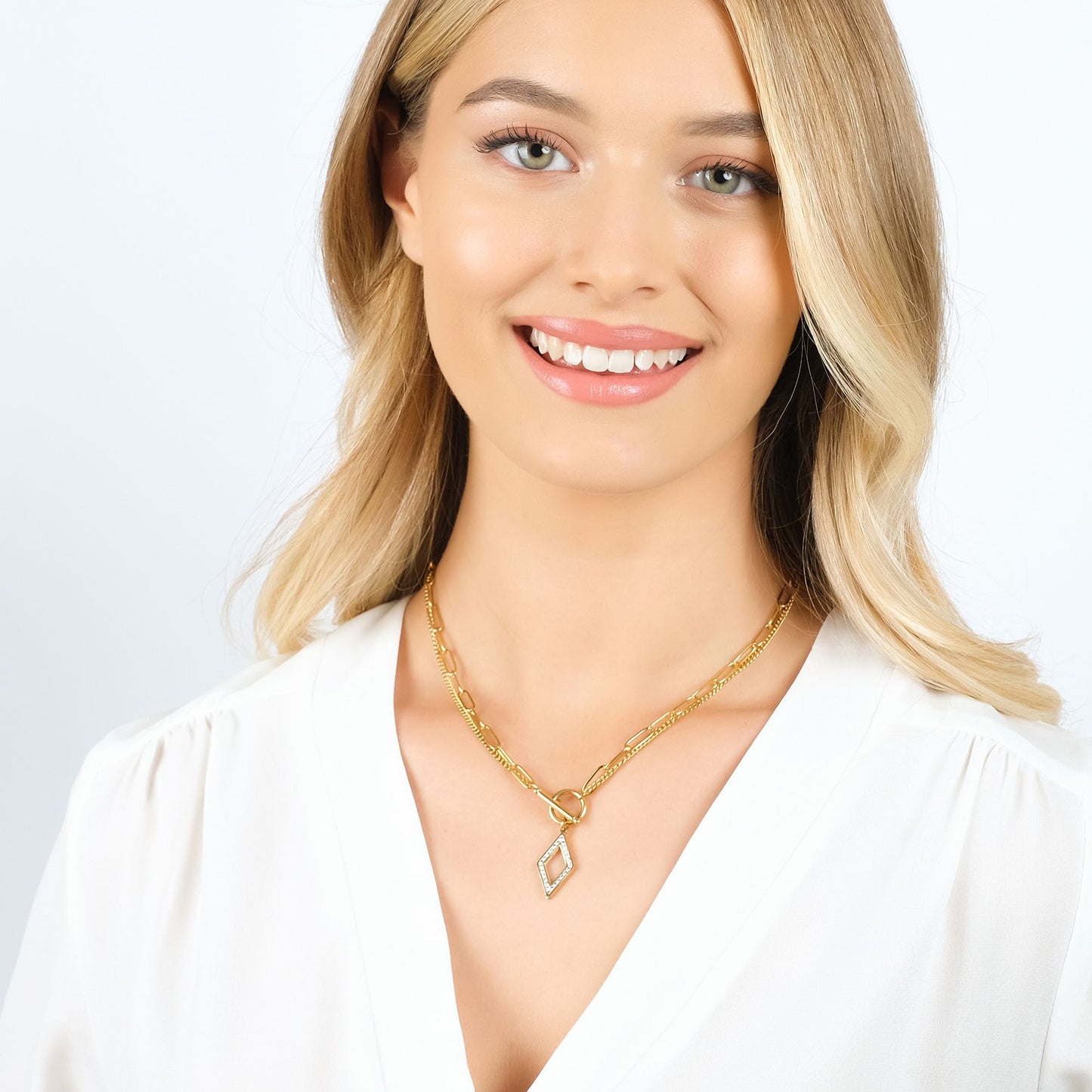 COLLAR DE ACERO PARA MUJER CON CRISTALES BLANCOS