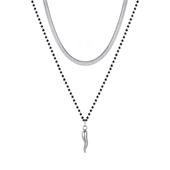 COLLAR DE ACERO PARA MUJERES CON ELEMENTOS DE CUERNO Y NEGROS