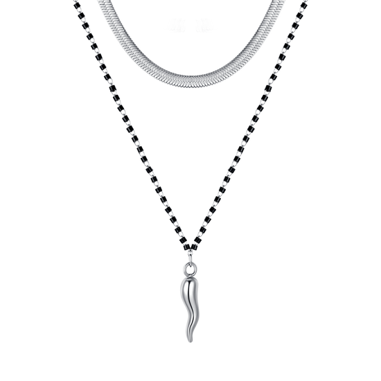 COLLAR DE ACERO PARA MUJERES CON ELEMENTOS DE CUERNO Y NEGROS